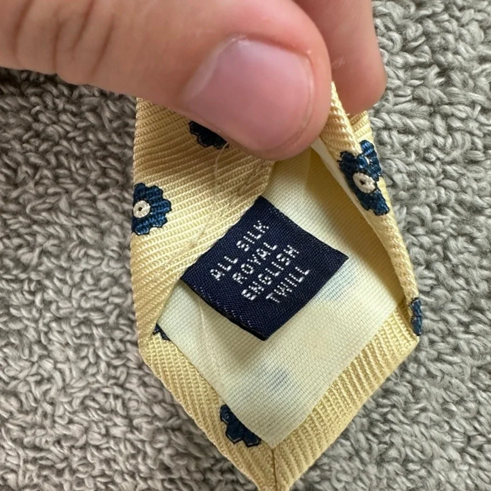 Lord & Taylor Kensington Silk Tie Yellow Navy Floral Medallion English Twill